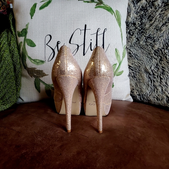 ALDO Genuine Leather Gold Metallic Shimmer Platform Stilettos- Size 38 (7 1/2) - Picture 4 of 7